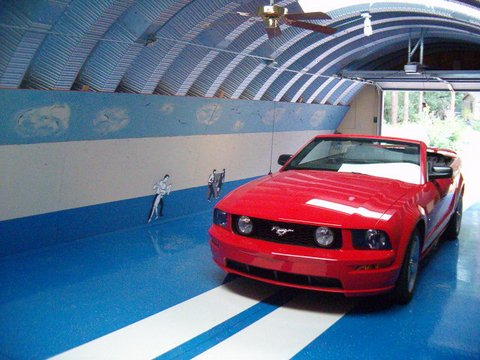 Una cochera o carport.