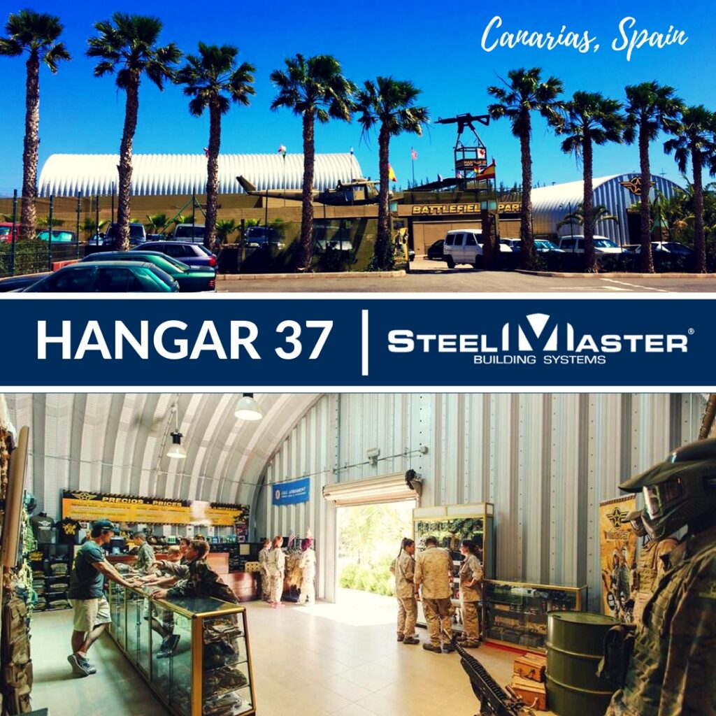 Un folleto de Hangar 37 en Canarias, España. Hangar 37 es un parque temático en Gran Canaria especializado en experiencias de combate realistas y seguras. Utiliza una estructura arqueada de acero SteelMaster para imitar una barraca militar.